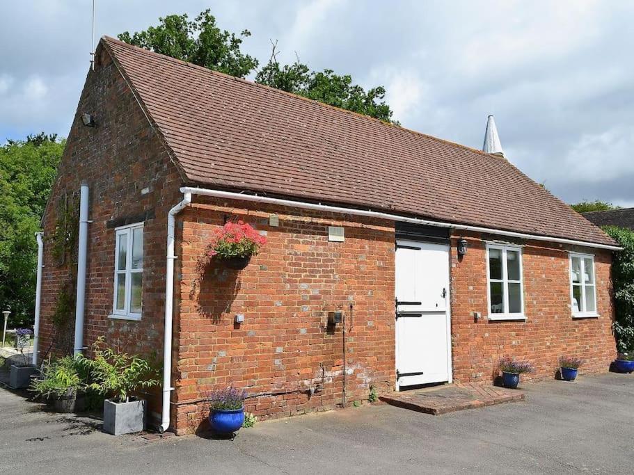 Waters Edge Apartment Rolvenden Exterior foto